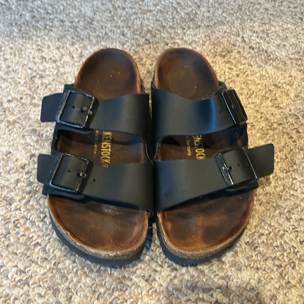 Birkenstock black Arizona strappy buckle sandals sz 7